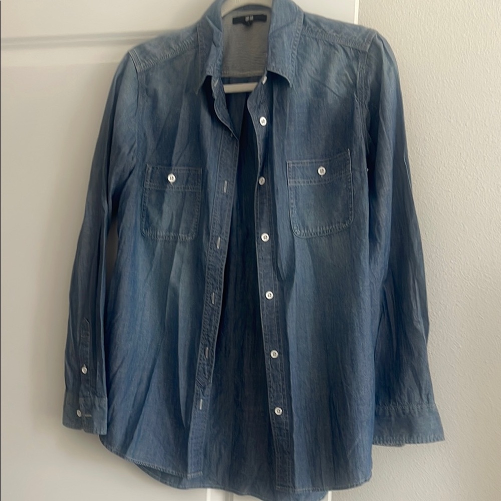 Uniqlo Blue Casual Button Down Shirt with Relaxed Fit